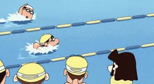 Shin-chan swimming race in the pool